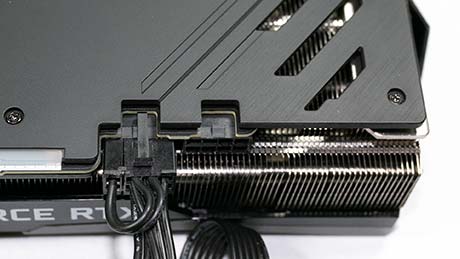 製品画像｜MSI GeForce RTX 3070 GAMING X TRIO｜PCI-E電源コネクタ