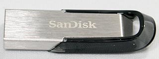 SanDisk 16GB SDCZ73-016G-G46の表面