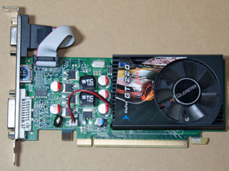 小型で薄いファン搭載のGeForce GT220